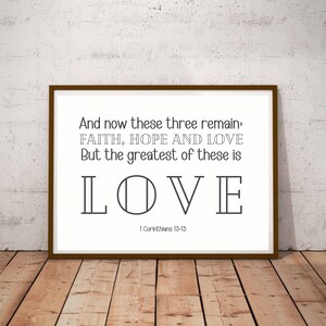 Faith Hope Love Bible Verse afdrukbare muurkunst, verlovingscitaat, man en vrouw schrift, huwelijkscadeau, 1 Korintiërs 13:13, couple vers