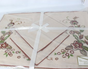 Rayon Placemats and Napkins: Burgundy Floral, Setting for 4 (NOS)