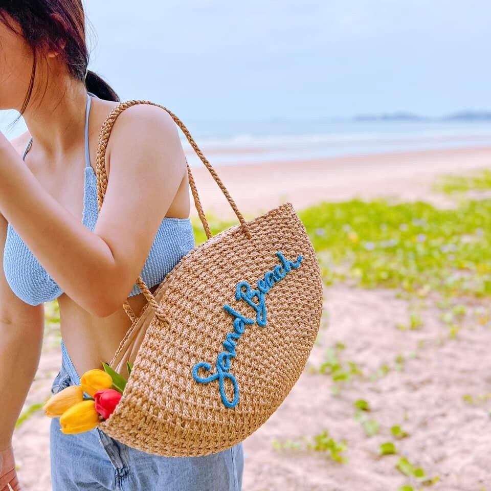 Customized straw bags,Mrs Custom Beach Bag, Personalized straw basket,  bridal shower bag, Custom beach bag,straw tote, Custom bags - st2