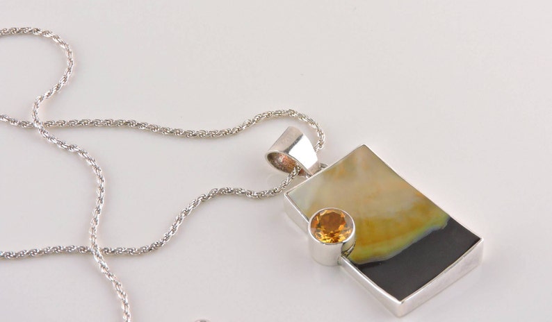 Sterling Silver 2ct Round Citrine And Shell Pendant Chain Necklace 24