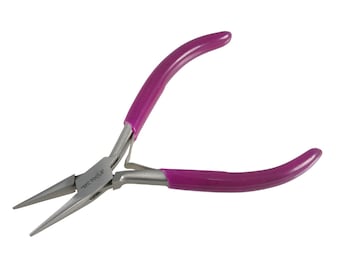 Puede incluir: Alicates para hacer joyas de acero inoxidable con mango morado y punta puntiaguda. Los alicates están etiquetados con "#FC TOOLS".