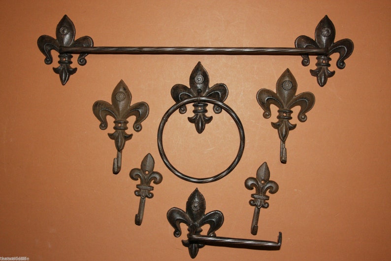 7 Fleur De Lis bath accessory set