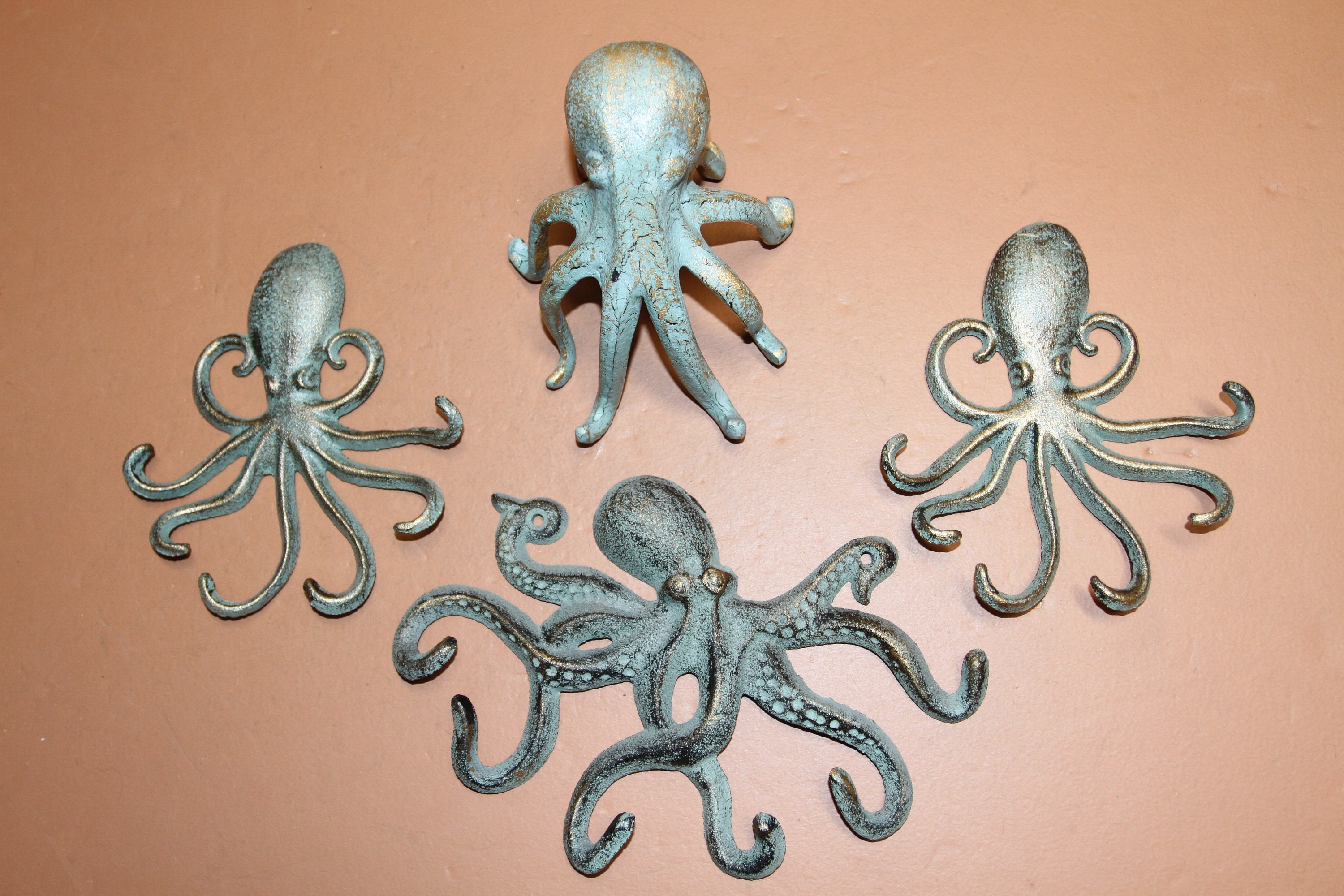 BSTKEY Cast Iron Octopus 5 Tentacles Decorative Wall Hook - Rustic Towel  Hook Key Hook Coat Coat Rack Towels Holder (Green Bronze) : :  Home & Kitchen