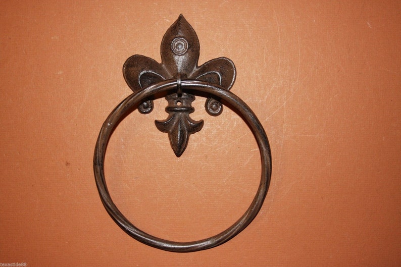 7 Fleur De Lis bath accessory set