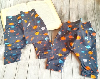 Completino pantaloni comodi neonato, Regalo nascita bimbi per ospedale, Regalo pantaloncini harem pants fantasia varia, Regalo neogenitori