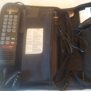 1990 Motorola Handytelefon komplett mit Handbüchern und Ladegerät