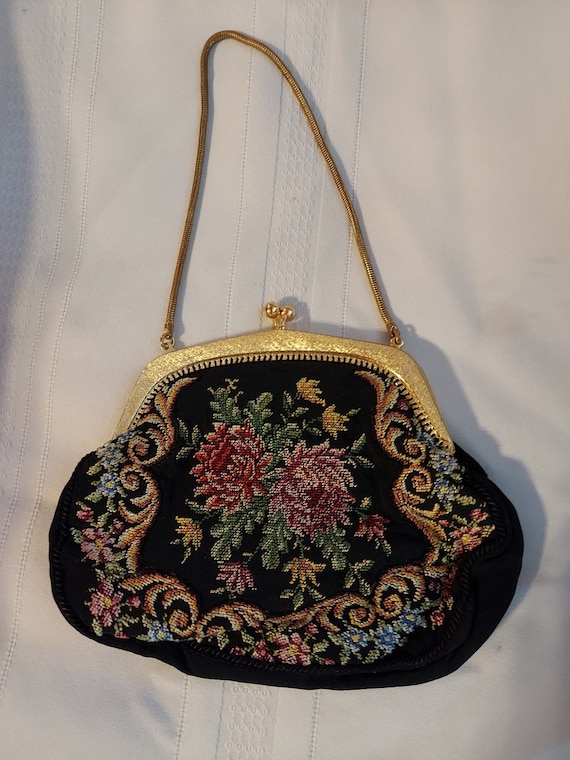 1960s HL Gold Clutch – Retro Kandy Vintage Vintage 1960’s clutch and chain purse display picture 1