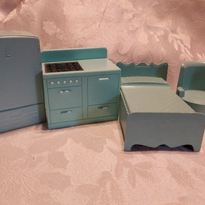 Vintage Renewal Dollhouse Furniture: 1960s Robin&#39;s Egg Blue Set