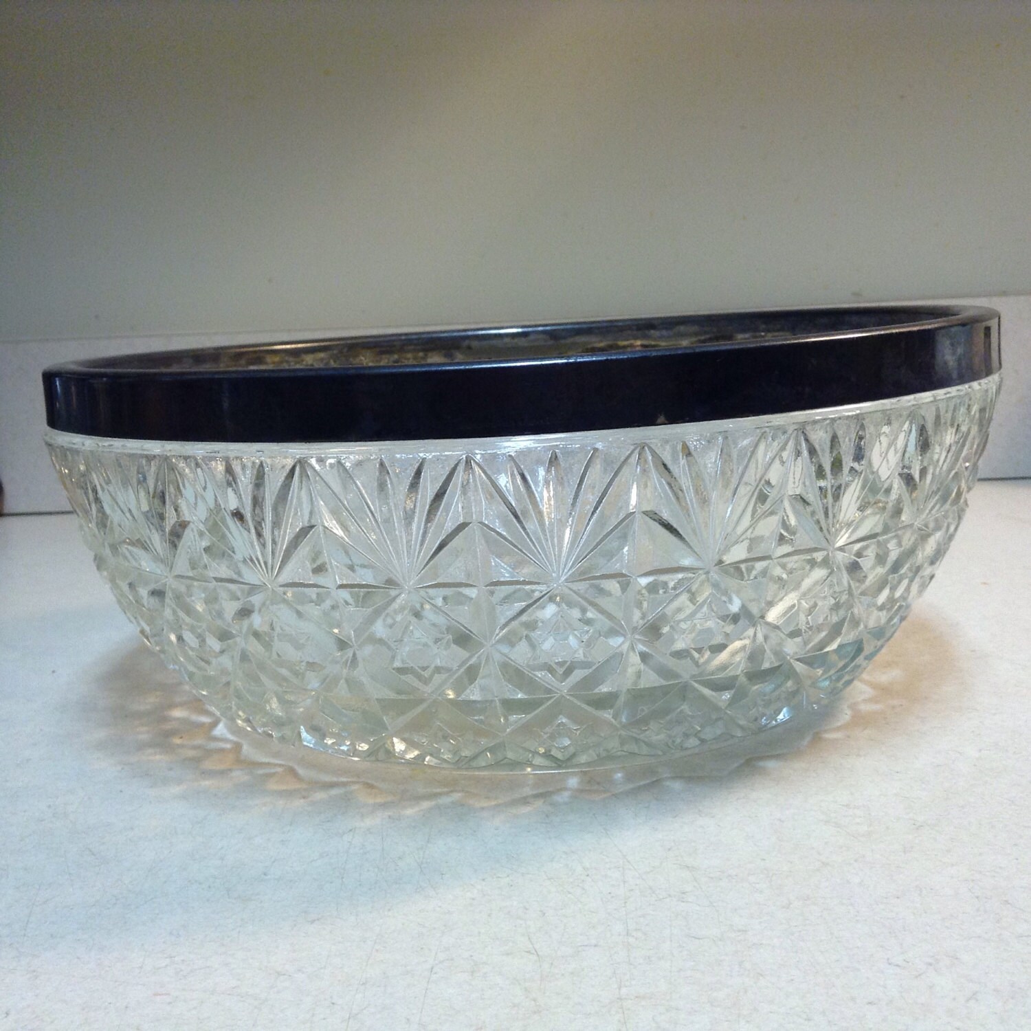 LARGE GLASS SALAD BOWL WITH A METAL RING.