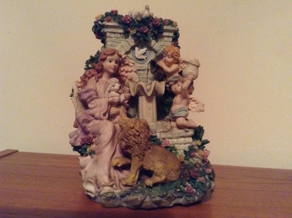 Musical Water Fountain Figurine Plays the Tune 
