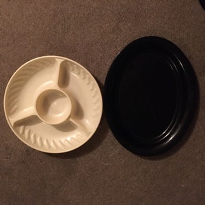 サービングプラッター 3 つの大型ハードプラスチック製耐久性サービングプラッター 1 つの黒の楕円形と 2 つのオフホワイトのマルチセクションサービングプラッター