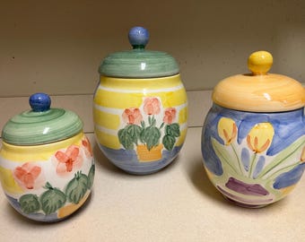 Juego de 6 botes de cocina Bella Alfresco, de cerámica pintada a mano con diseño vintage y estampado floral multicolor, con tapas.