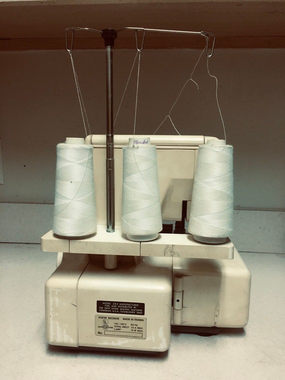 レトロ家電　サボです。 リース#293 American vintage Serger Sewing Machine My Lock 203