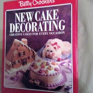 Betty Crocker&#39;s NEW CAKE DECORATING  Creative Cakes For Every Occasion