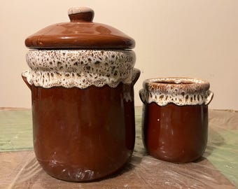 Keramische jerrycans, bruine geglazuurde afwerking met kantachtig reliëfontwerp Nostalgisch vintage decor