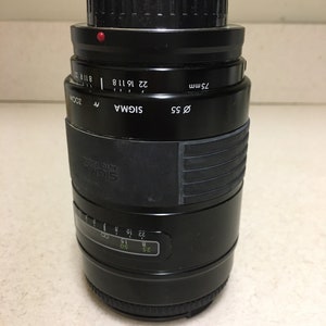 Camera Lens Sigma Auto Focus 75-200mm Zoom f/3.8 Camera Lens + 2 Lens Caps & Black Leather Strapped Lens Case