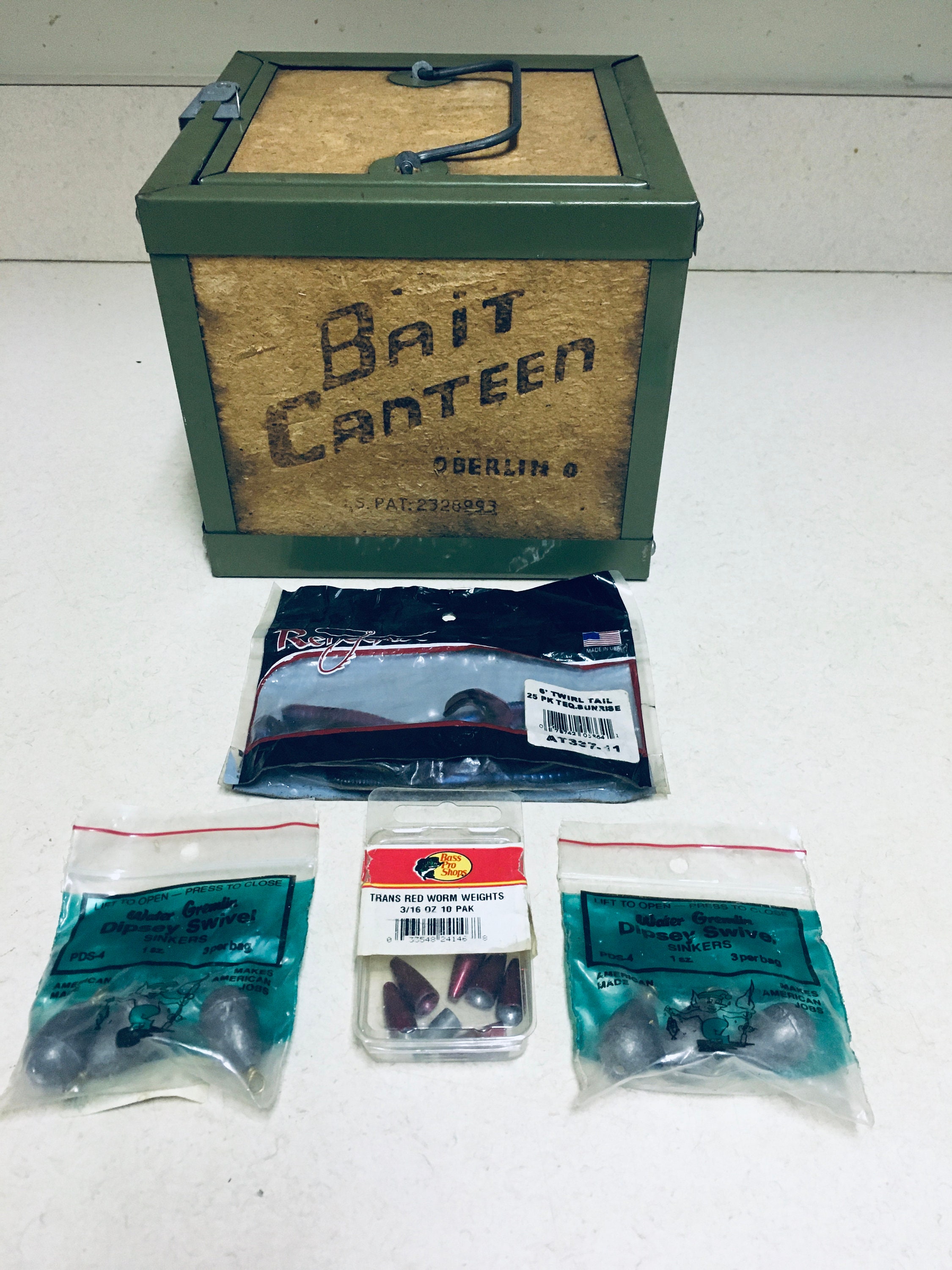 VINTAGE BAIT CANTEEN OBERLIN FISHING WORM NIGHT CRAWLER BAIT BOX  14inx7inx6in