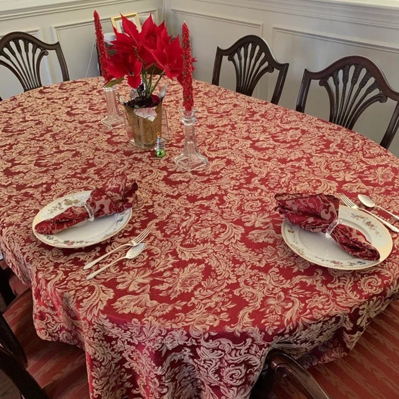 Bordeaux damask tablecloth and napkins with red tulip vase