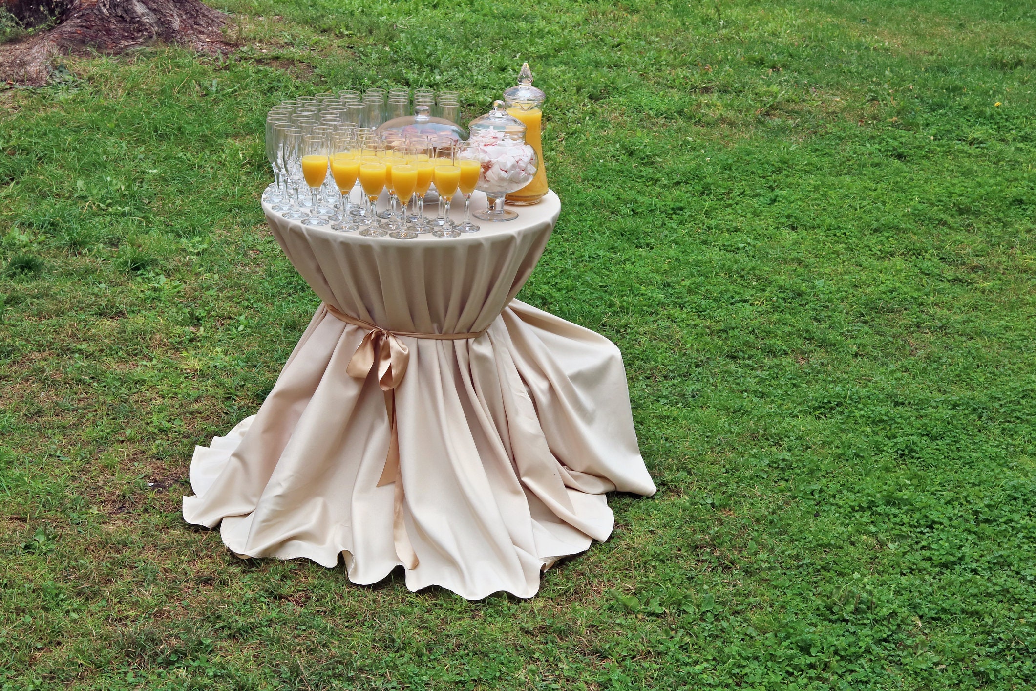 Bulk tablecloths discount