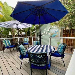 Patio Tablecloth, Round Outdoor Tablecloth With Umbrella Hole and Zipper