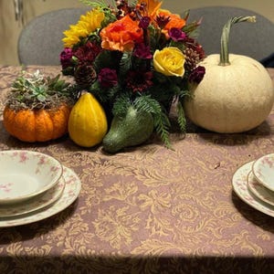 Miranda Damask Linen Tablecloth, Rectangular, Square and Round Tablecloths