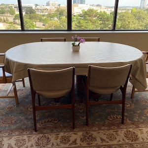 Nappe ovale en vinyle avec envers en flanelle, 41 couleurs