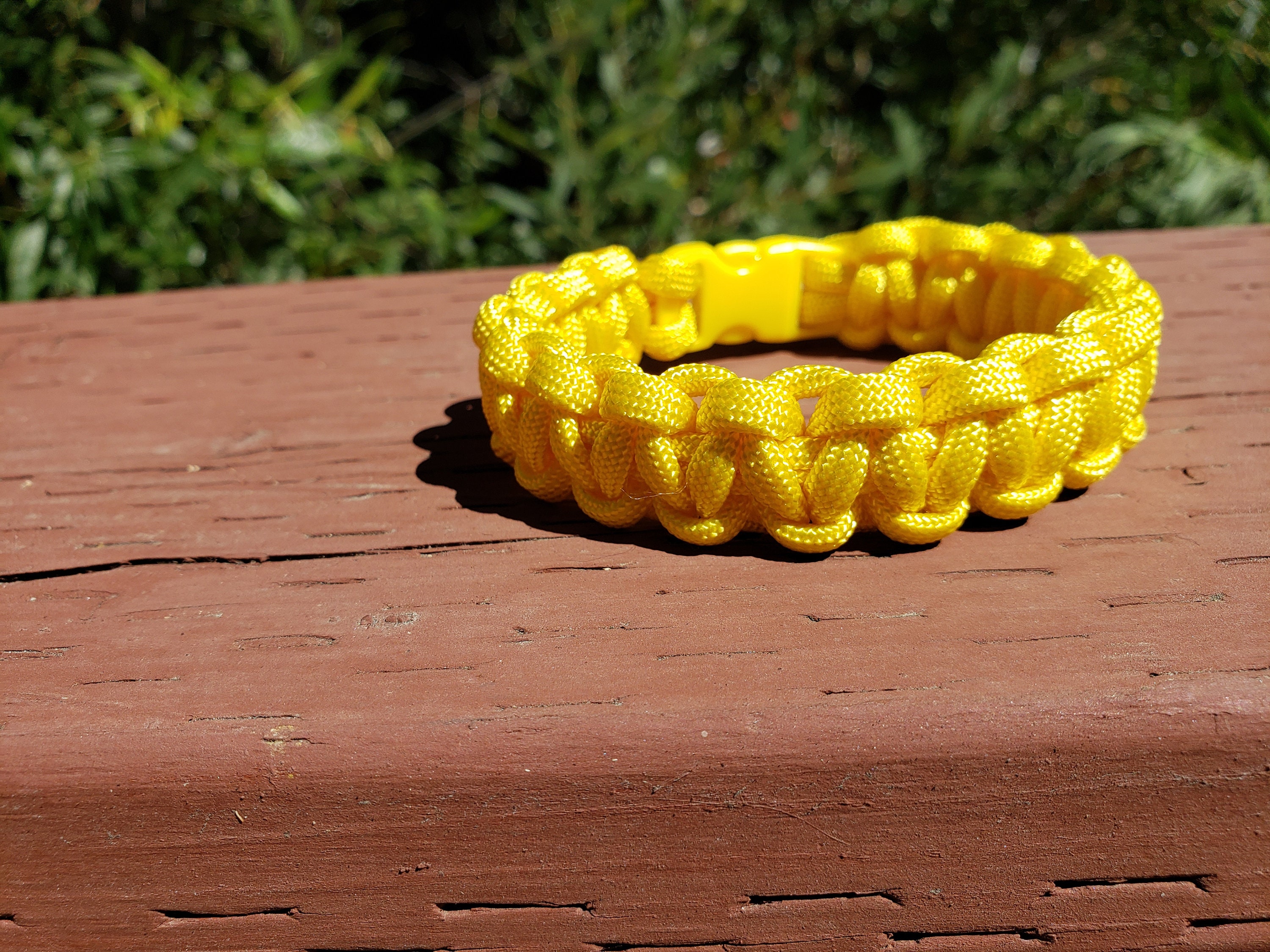 Medical alert bracelet outlet for heart stent