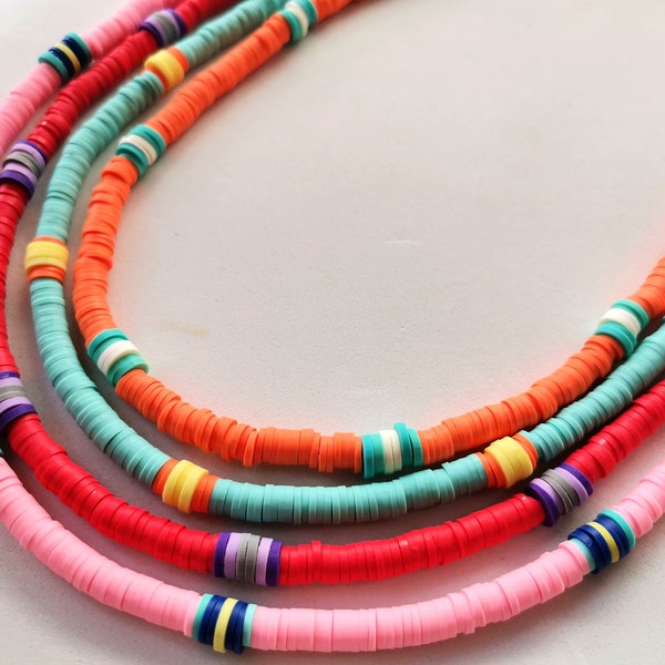 Collier ras de cou unisexe en argile polymère coloré. Ras de cou de surf de style ethnique pour tous les jours. Cadeau d'anniversaire pour fille. Cadeau de Noël pour frère