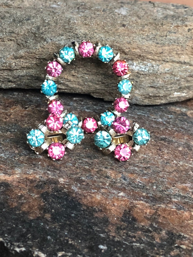 Pastel Demi Paure Pink Aqua Brooch Set