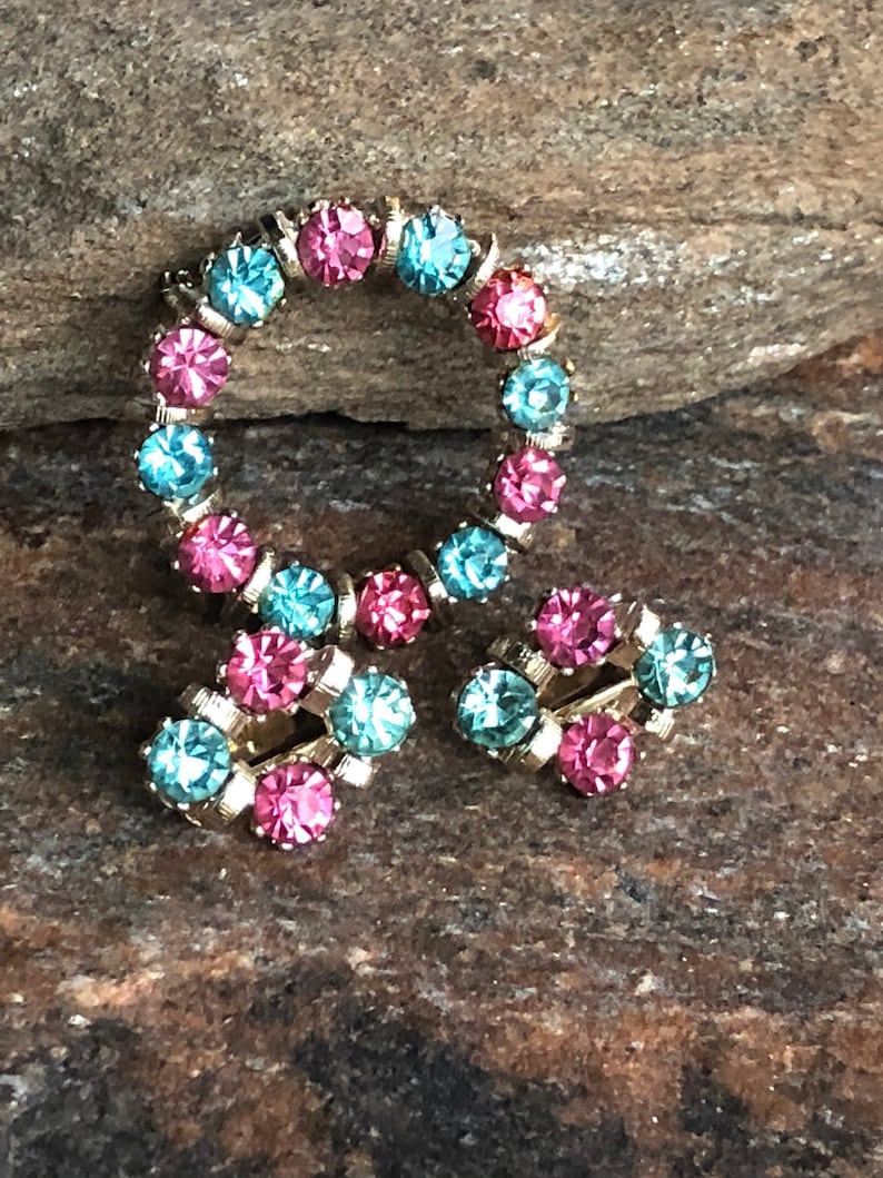 Pastel Demi Paure Pink Aqua Brooch Set