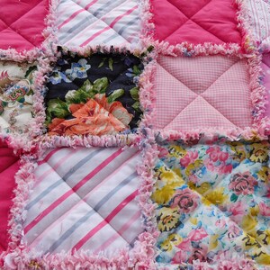 handgemachte Patchworkdecke , Patchwork Quilt , Tagesdecke Patchwork Quilt , Tagesdecke Quilt rosa ,