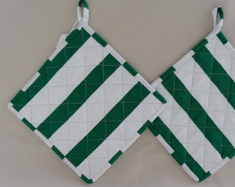 Topflappen genäht , Set  von 2 grün  weiß gesteppte Topflappen , Quilttopflappen