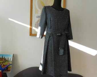 Women's Dress M , black white Pleat Dress  , light Polyester dress . Size L