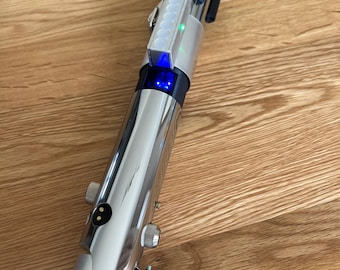 Skywalker -Hope Lightsaber- Force Crystal Reveal