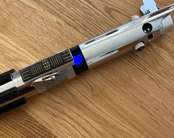 Anakin Skywalker Lightsaber - All Metal - Force Crystal Reveal
