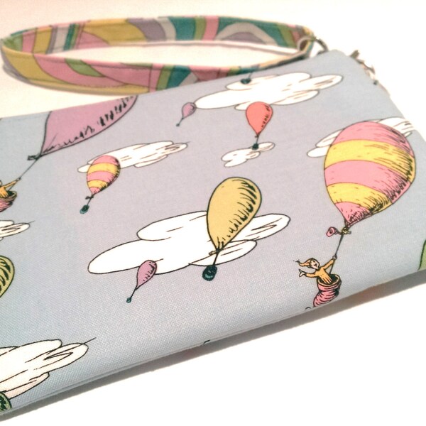 Dr. Seuss: Medium Wristlet