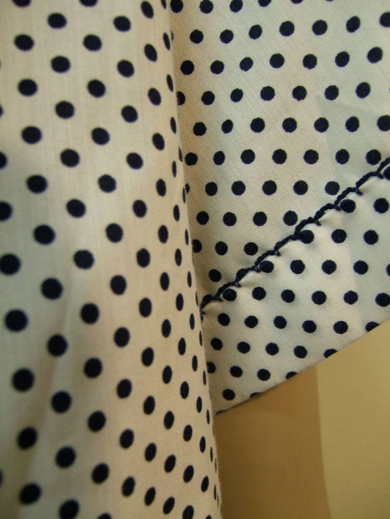 Vintage 1970s Polka Dot Shirt | White and Navy Sh… - image 3