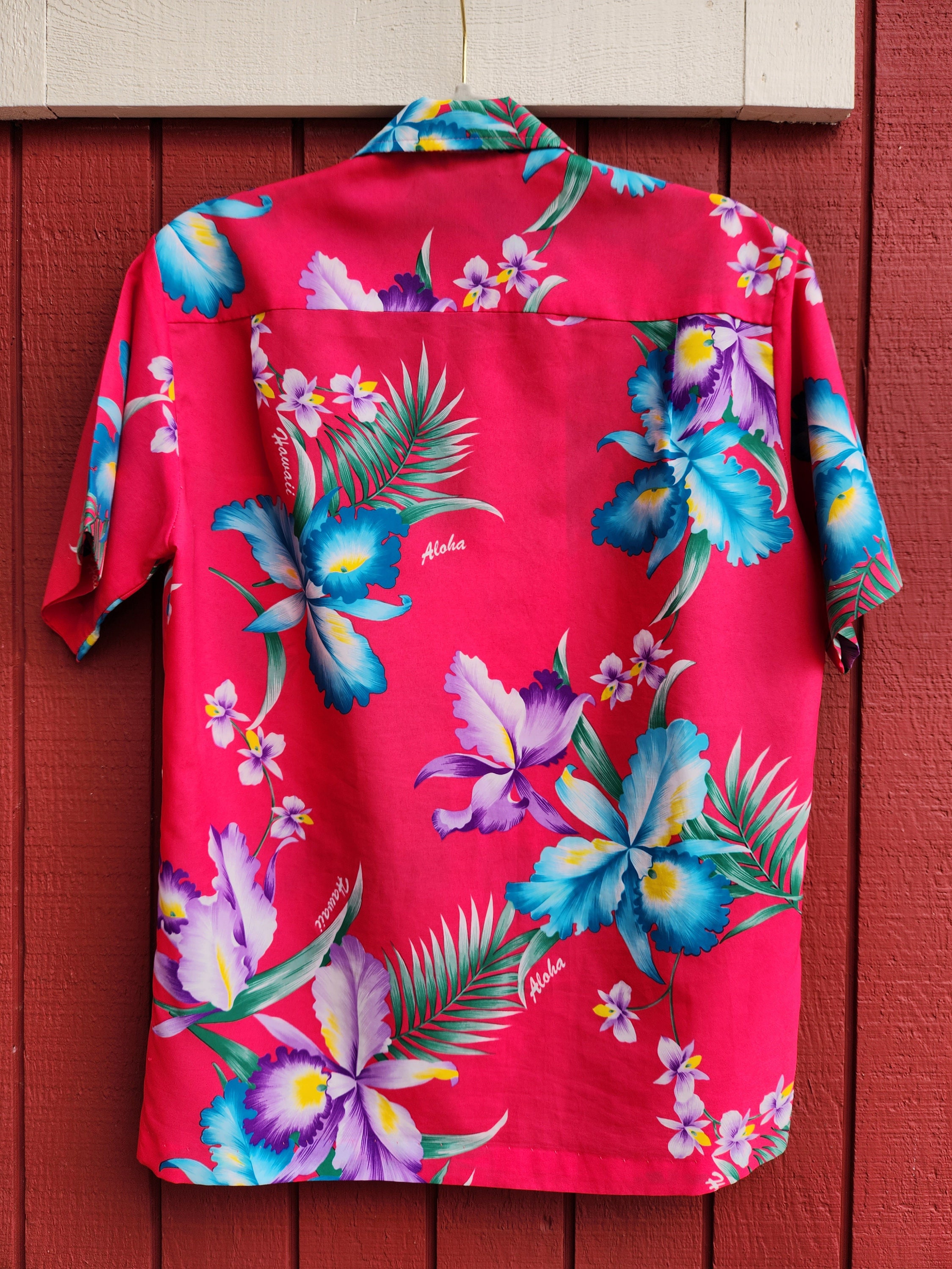 Discover Camisa Hawaiana Rosa con Botones Unisex