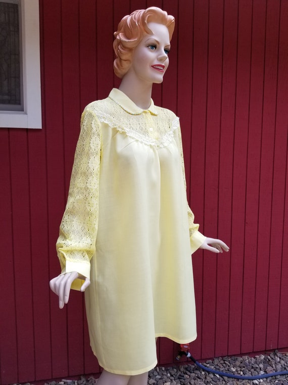 Vintage 1960s Pale Yellow Nightgown with Yellow L… - image 4