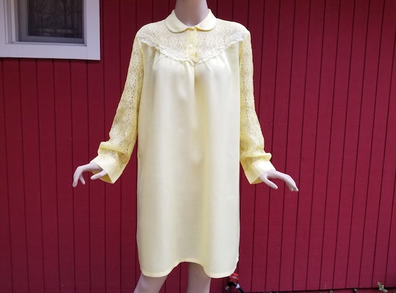 Vintage 1960s Pale Yellow Nightgown with Yellow L… - image 1