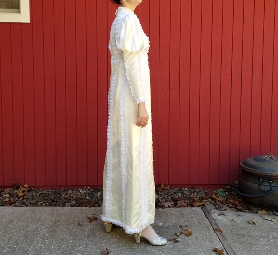 Vintage 1960s White Lace & Satin Wedding Dress | … - image 7