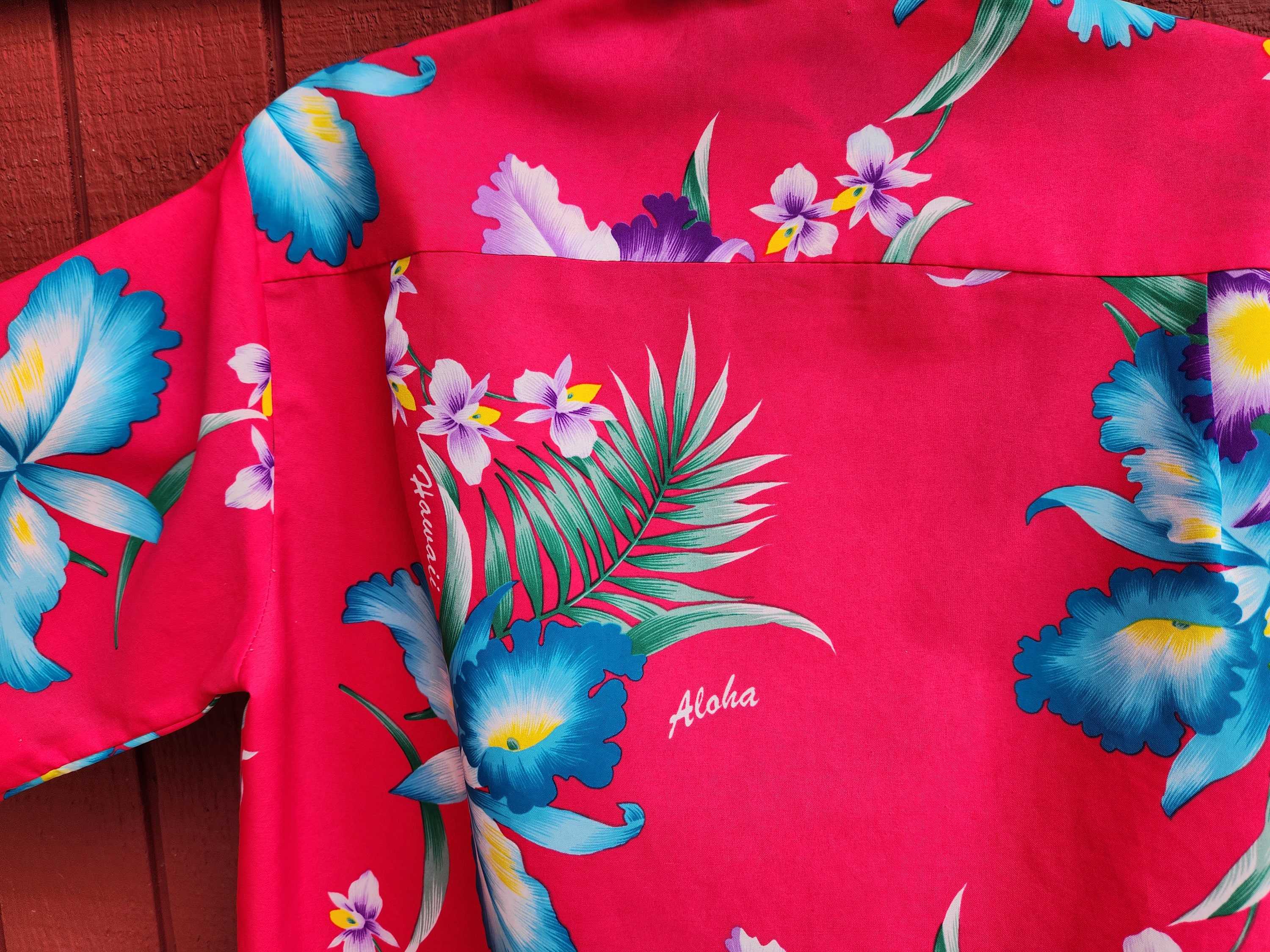 Discover Camisa Hawaiana Rosa con Botones Unisex