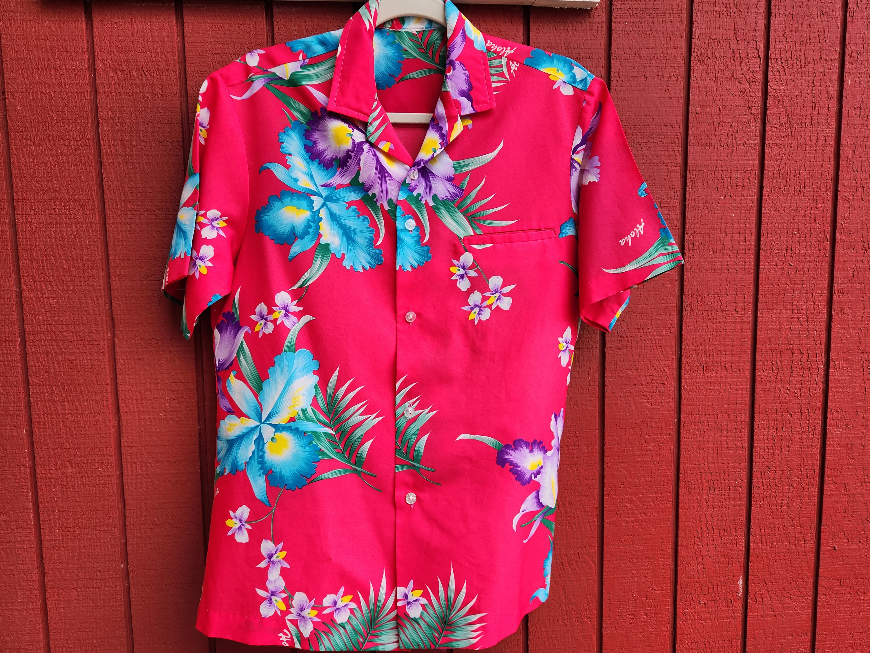 Discover Camisa Hawaiana Rosa con Botones Unisex