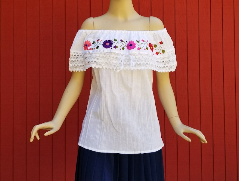 Frieda Kahlo Fiesta Mexican Shirt Boho Peasant Blouse Vintage Off the Shoulder Flower Embroidered White Blouse Lace Collar Blouse