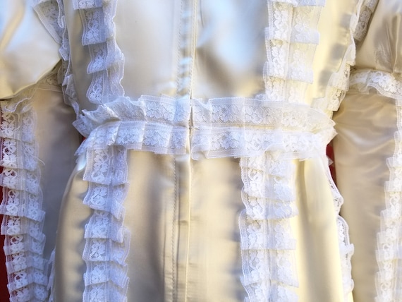 Vintage 1960s White Lace & Satin Wedding Dress | … - image 8