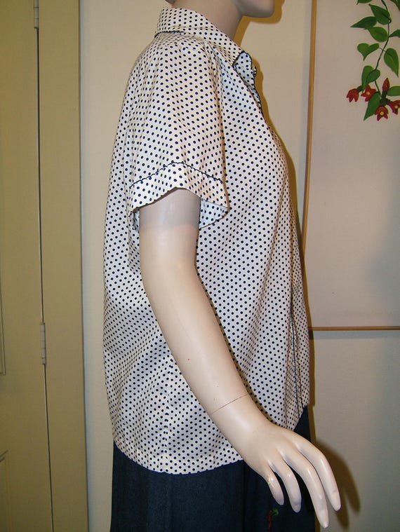 Vintage 1970s Polka Dot Shirt | White and Navy Sh… - image 4