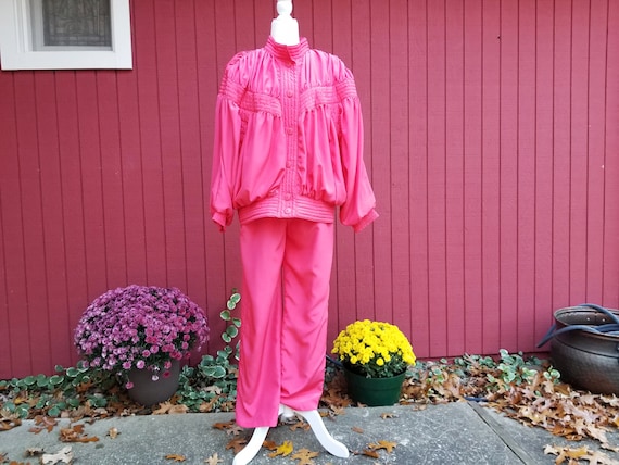 Auction: Bright coral-pink Chanel Suit 1990s