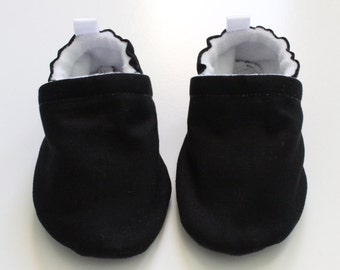 Simple black solid fabric soft sole crib baby shoes