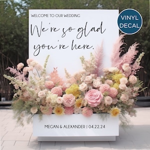 Calcomanía con letras para letrero de caja de flores de boda: nos alegramos de que estés aquí: calcomanía para letrero: decoración de boda moderna personalizada