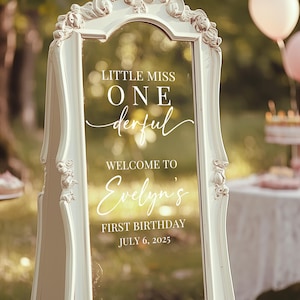 Calcomanía de vinilo para el primer cumpleaños de Little Miss ONEderful: calcomanía para letrero de cumpleaños de niñas para tableros de bienvenida, acrílico y decoración de fiesta con espejo